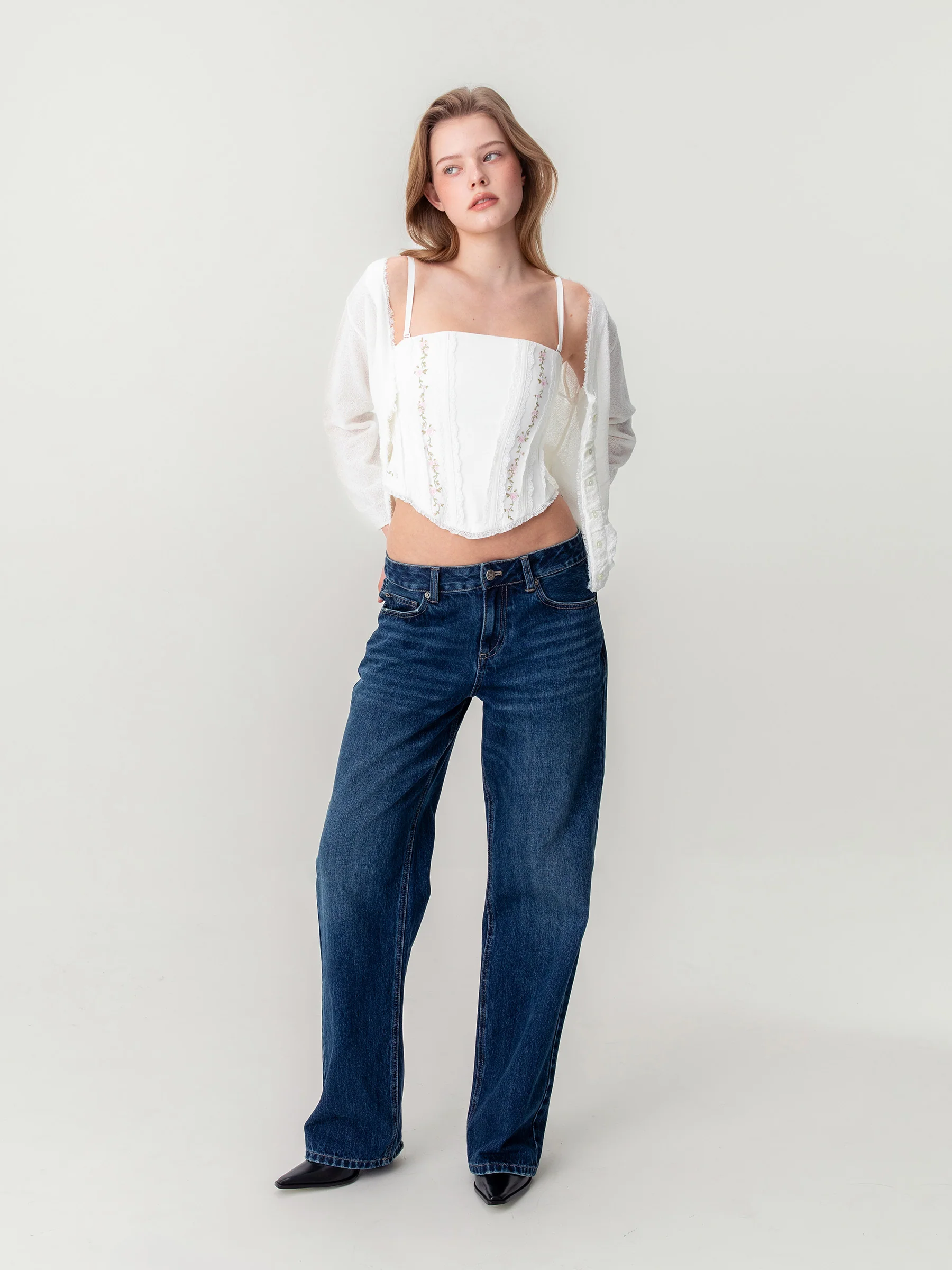 CINCH BACK ROLL-UP JEANS (BLUE) - Image 5