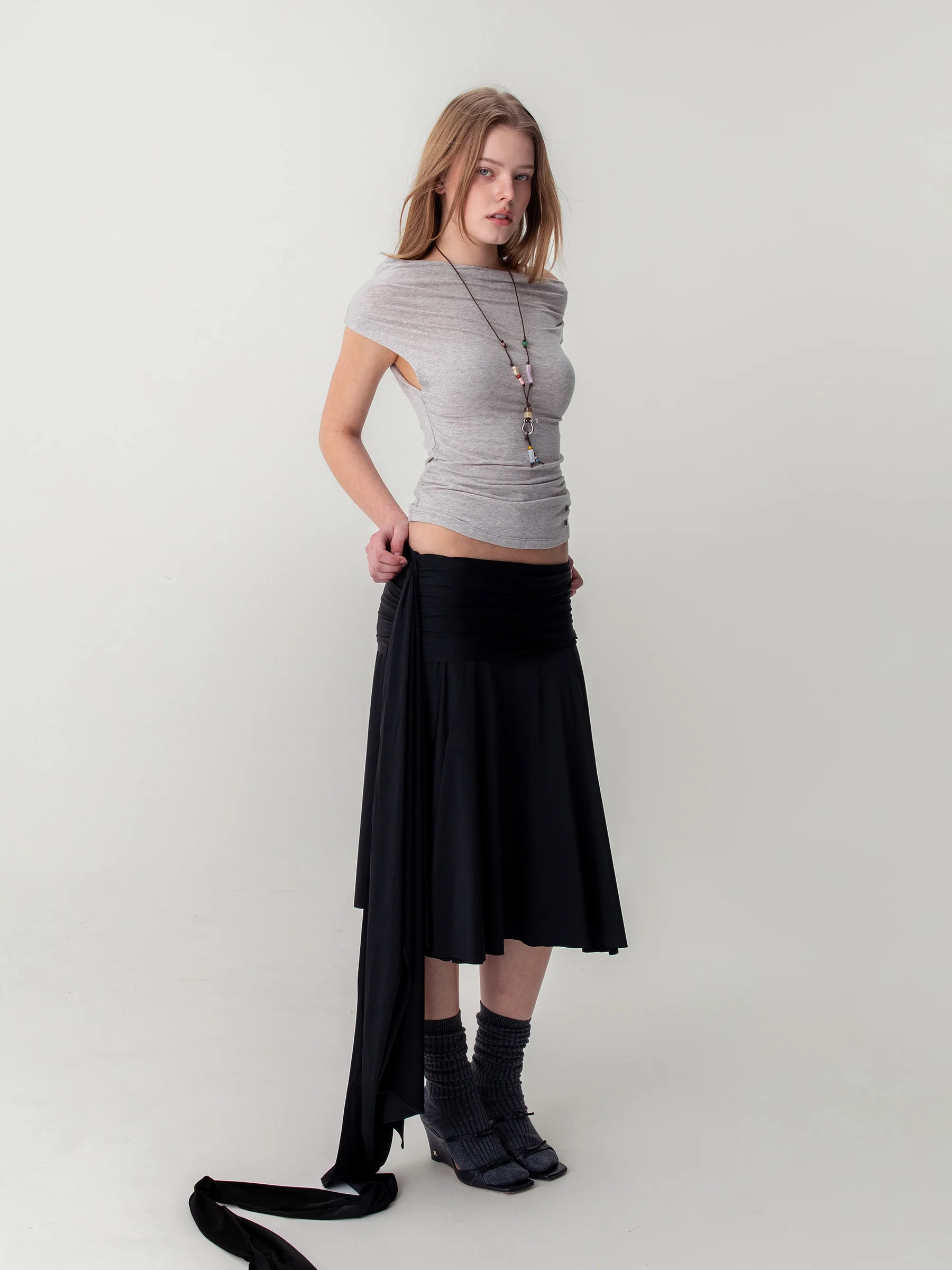 DRAPED WAVE SKIRT (BLACK) - Image 4