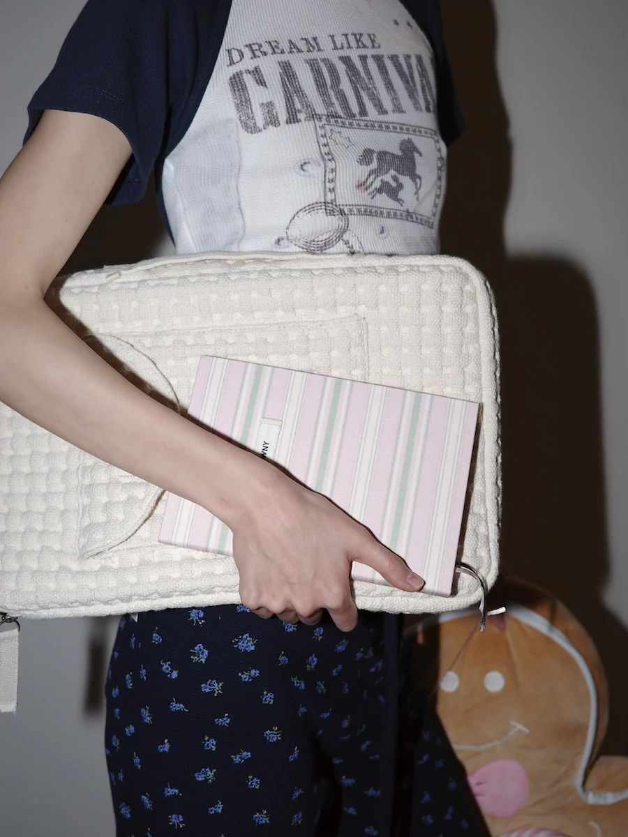 DREAMY COTTON TILE LAPTOP POUCH - Image 4