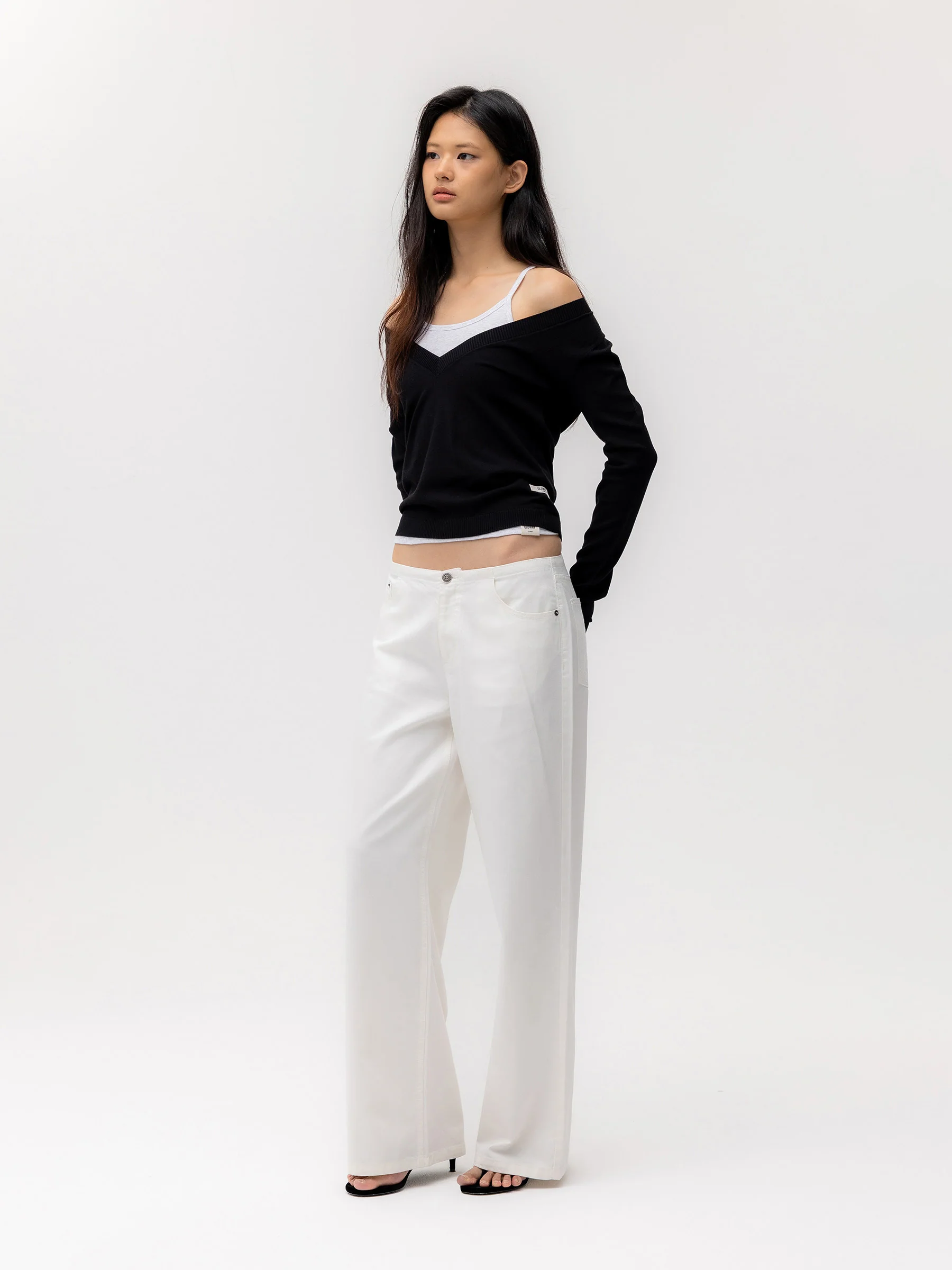 G DEEP V-NECK KNIT - Image 14