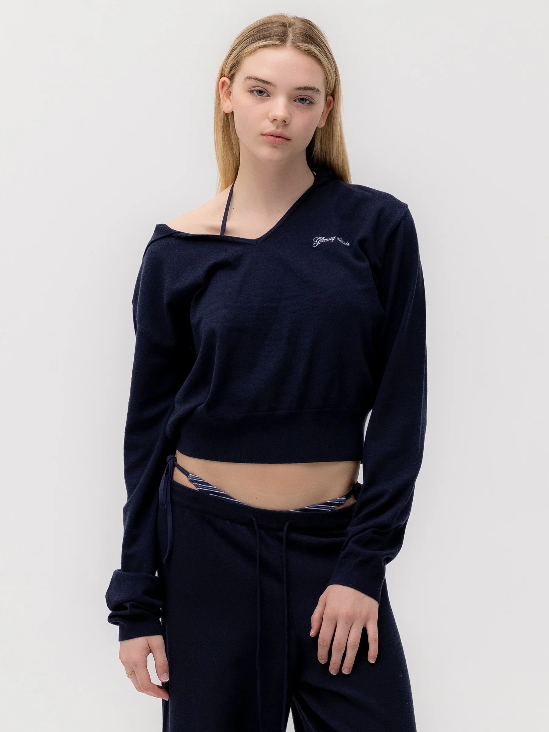 G HUG V-NECK KNIT HOODIE - Image 11