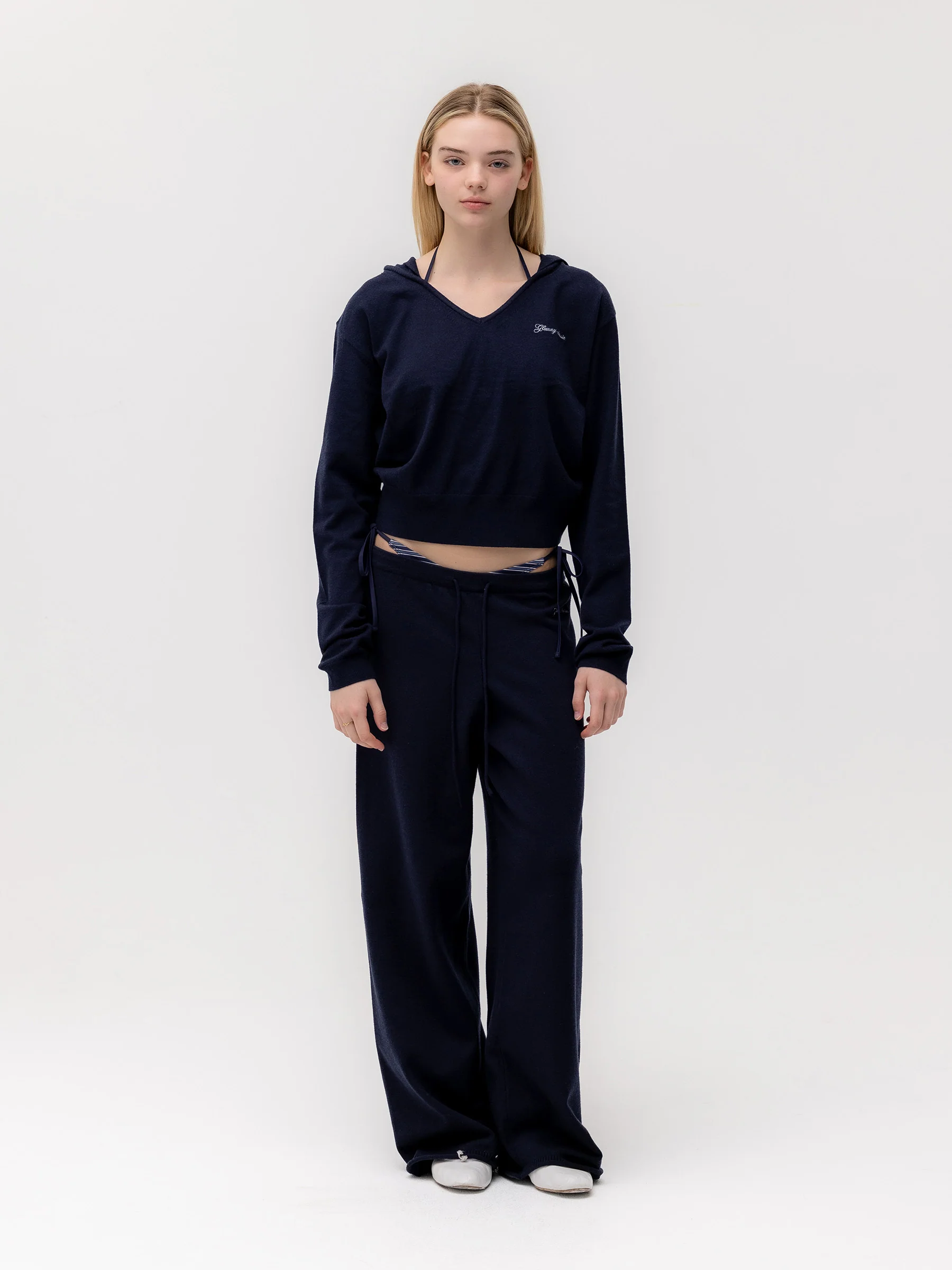 G HUG V-NECK KNIT HOODIE - Image 13