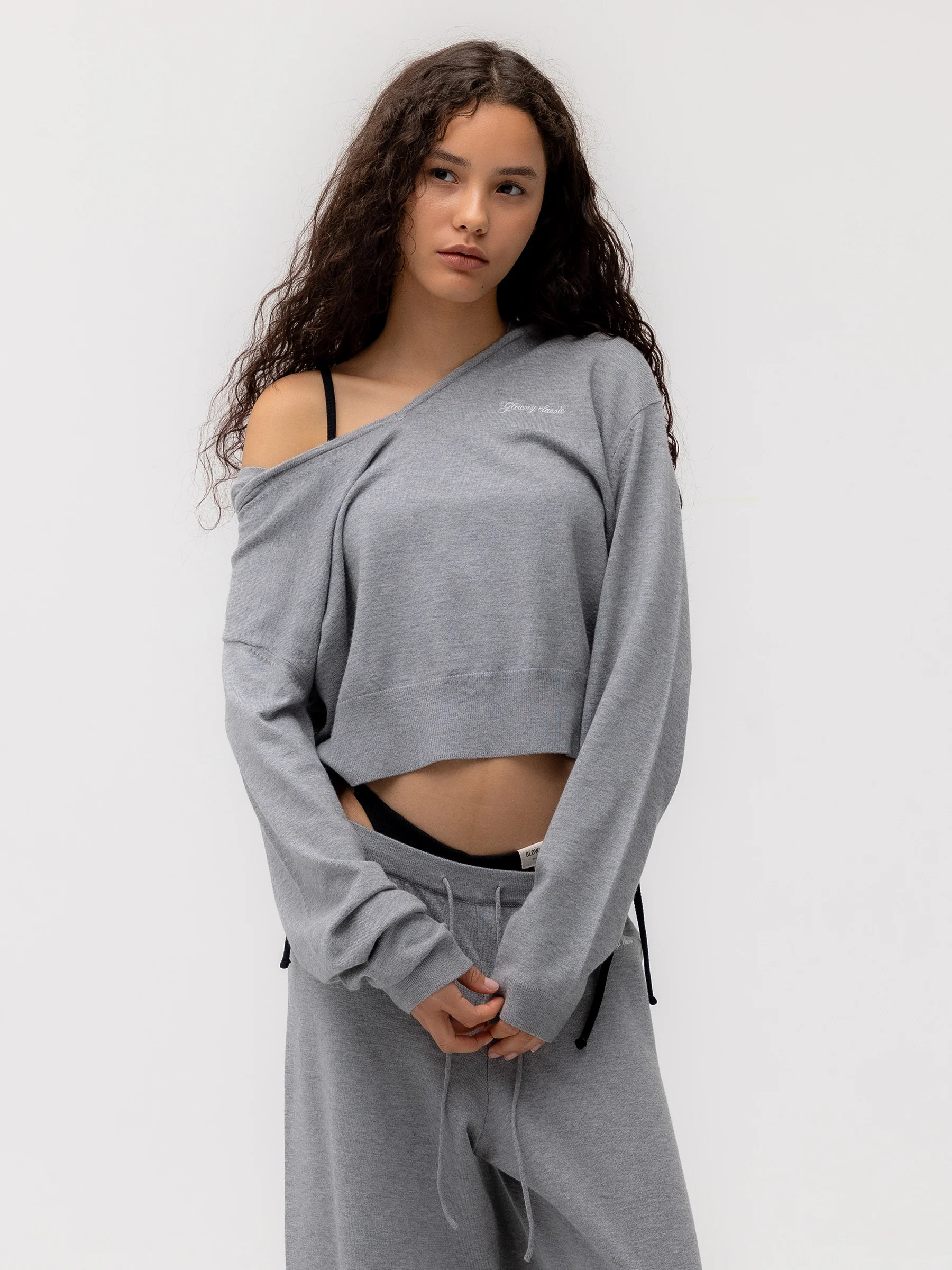 G HUG V-NECK KNIT HOODIE - Image 20