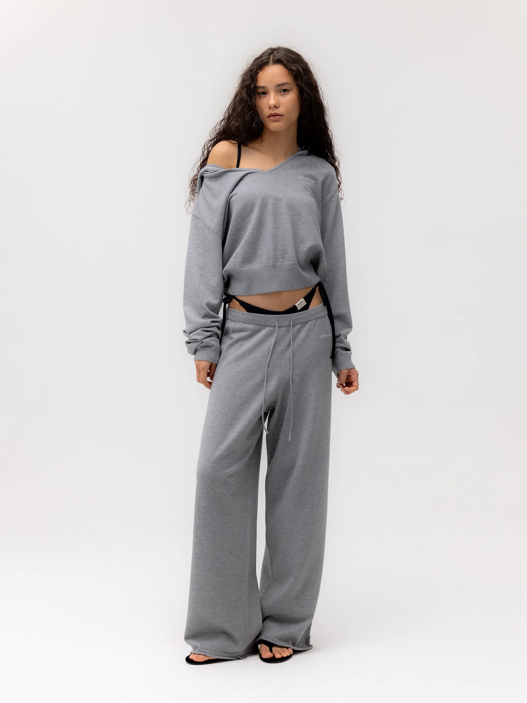 G HUG V-NECK KNIT HOODIE - Image 22