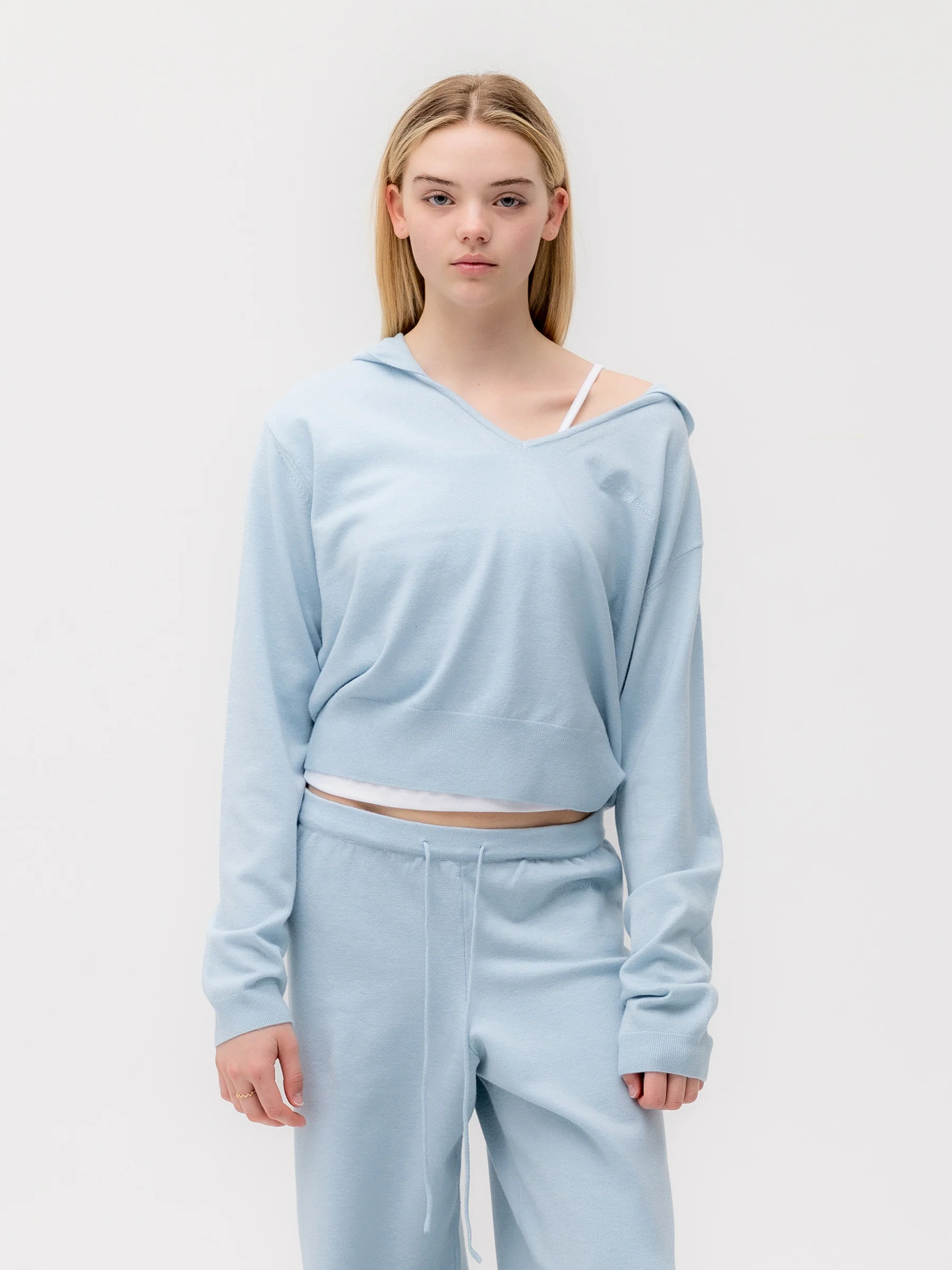 G HUG V-NECK KNIT HOODIE - Image 28