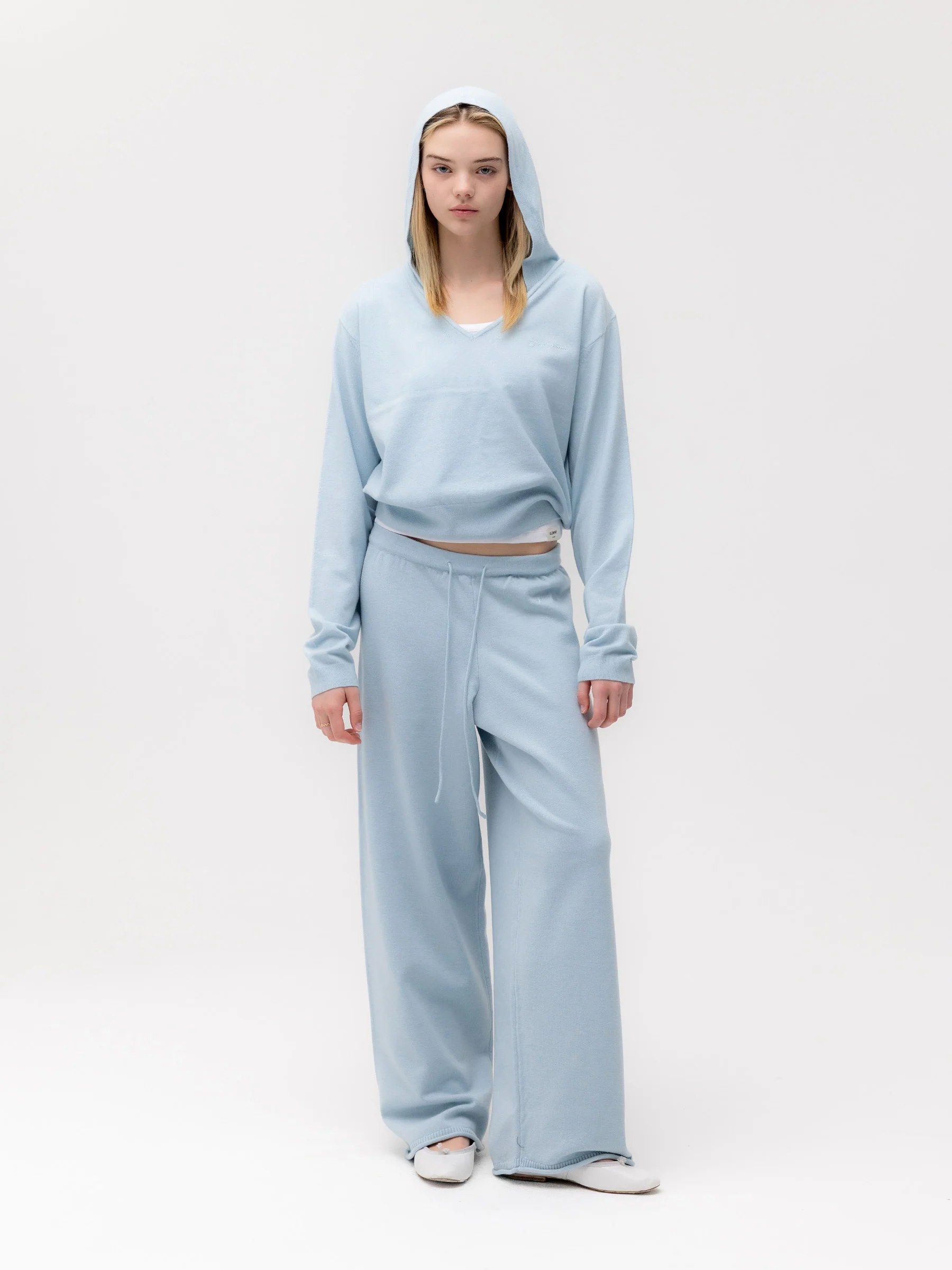G HUG V-NECK KNIT HOODIE - Image 30