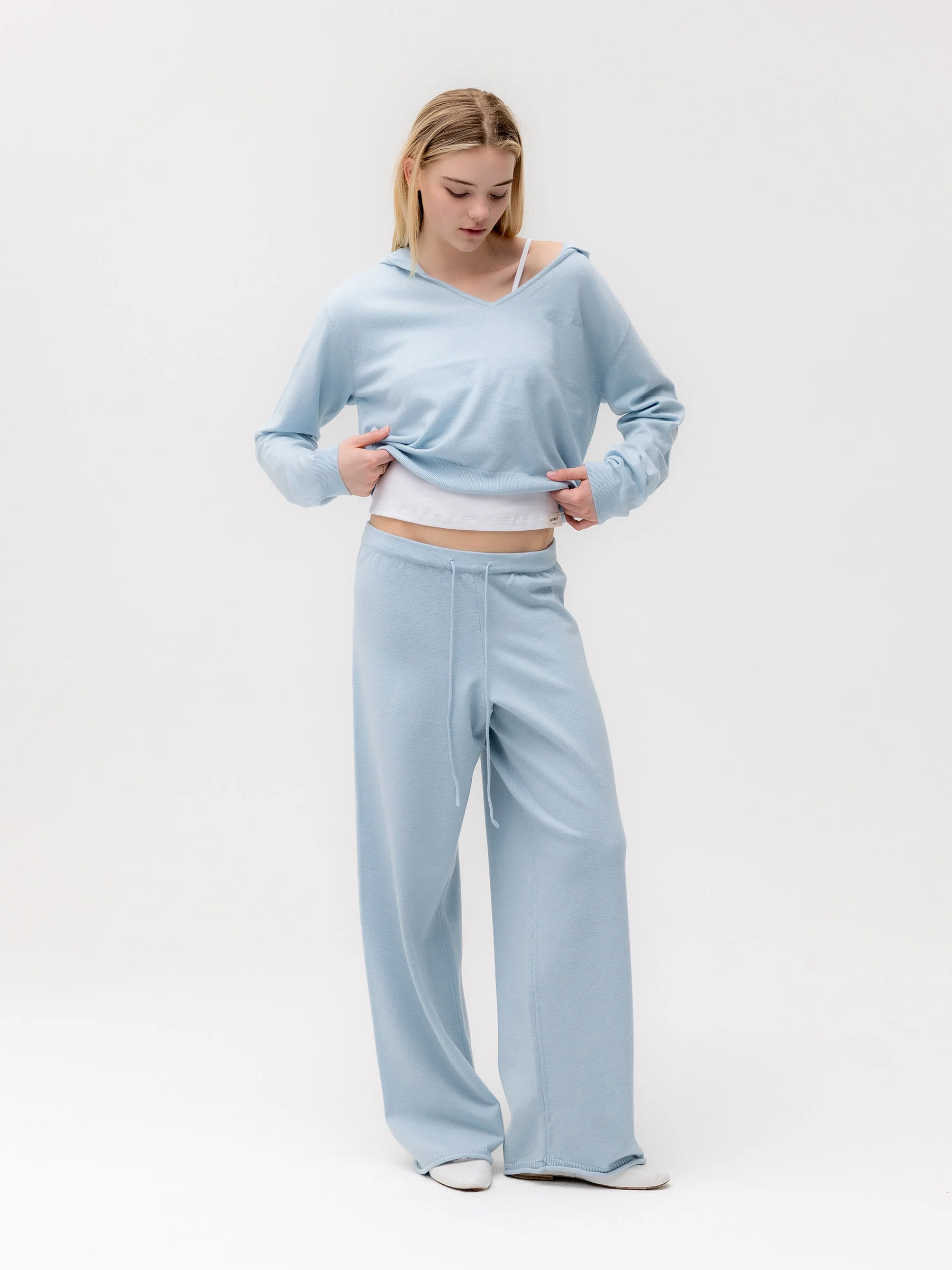 G HUG V-NECK KNIT HOODIE - Image 31