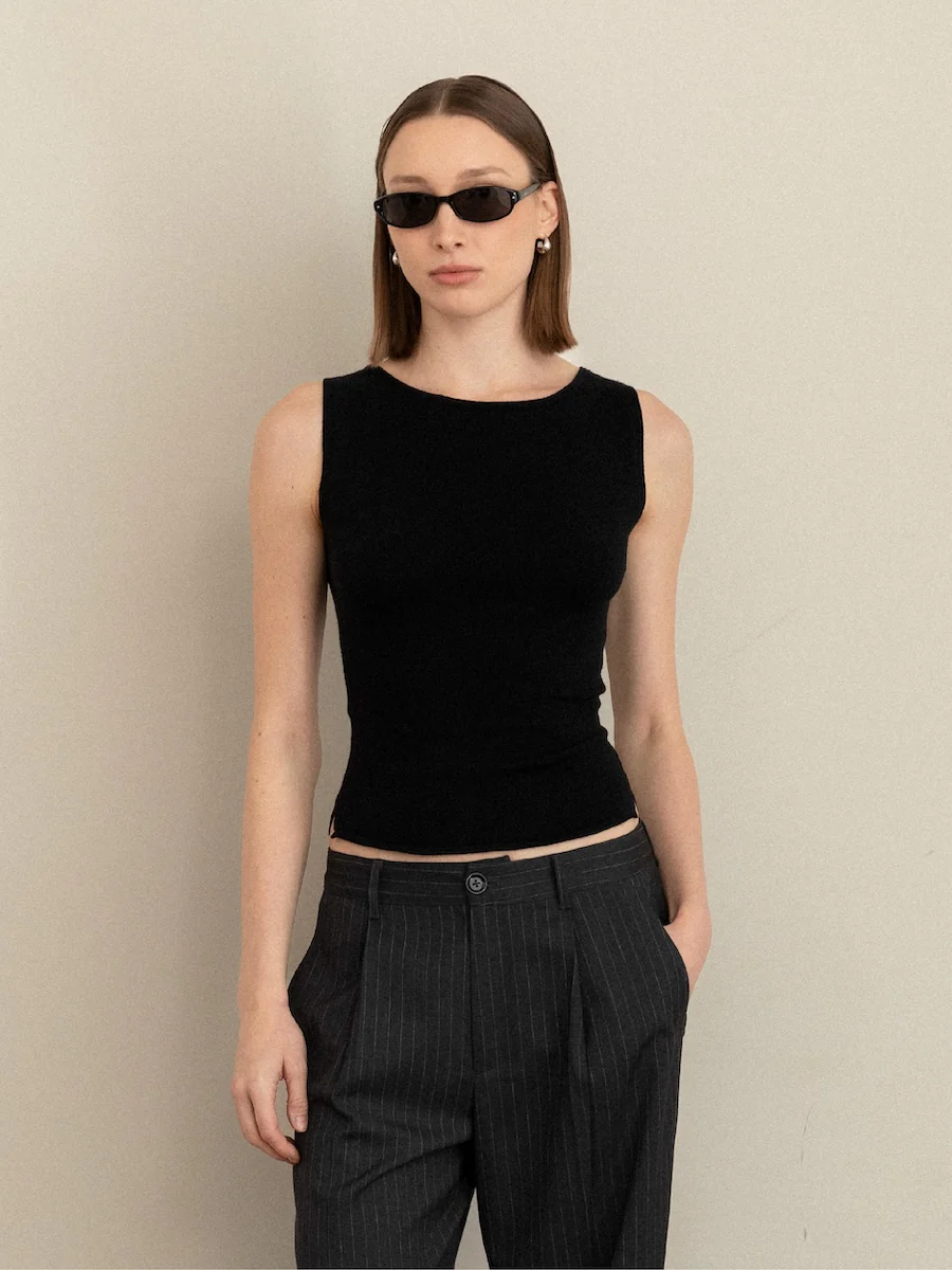 G KNIT SLIT SLEEVELESS TOP - Image 10